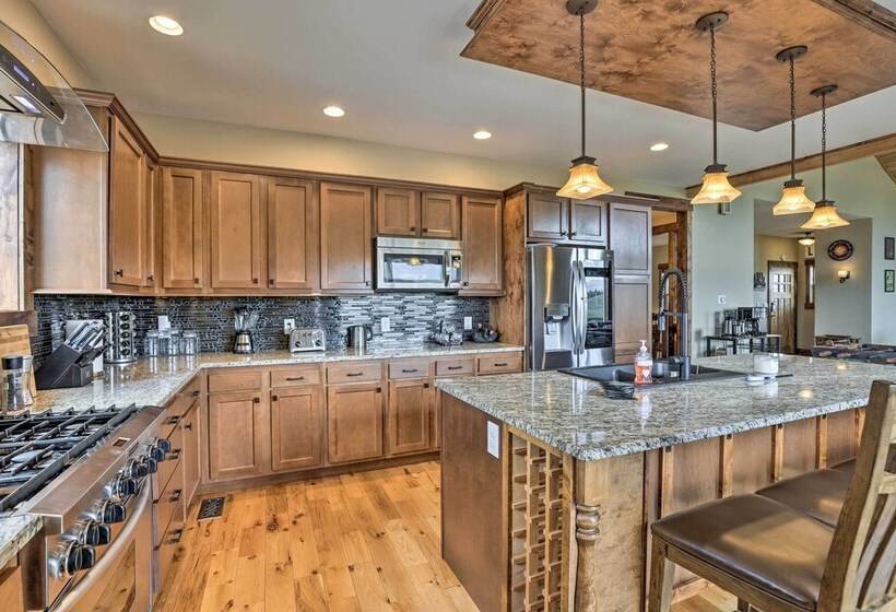 Game Room & Hot Tub: Luxe Grand Lake Retreat!