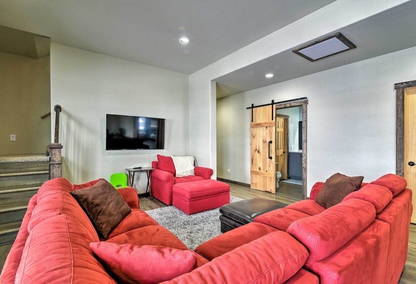 Majestic Granby Home W/ Hot Tub, Deck & Views!