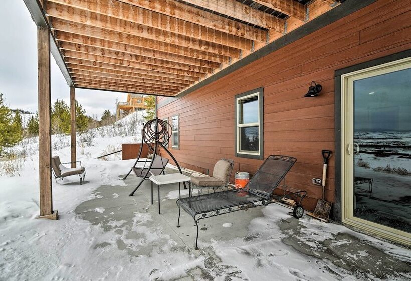 Majestic Granby Home W/ Hot Tub, Deck & Views!