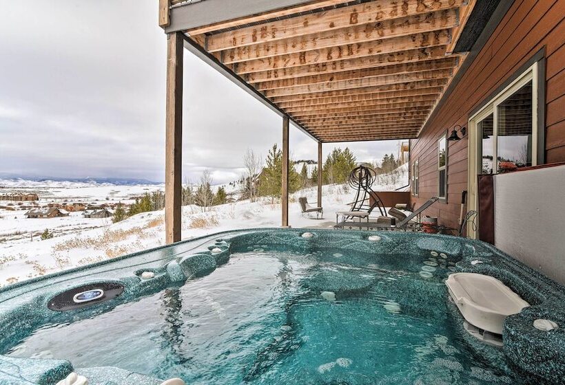 Majestic Granby Home W/ Hot Tub, Deck & Views!