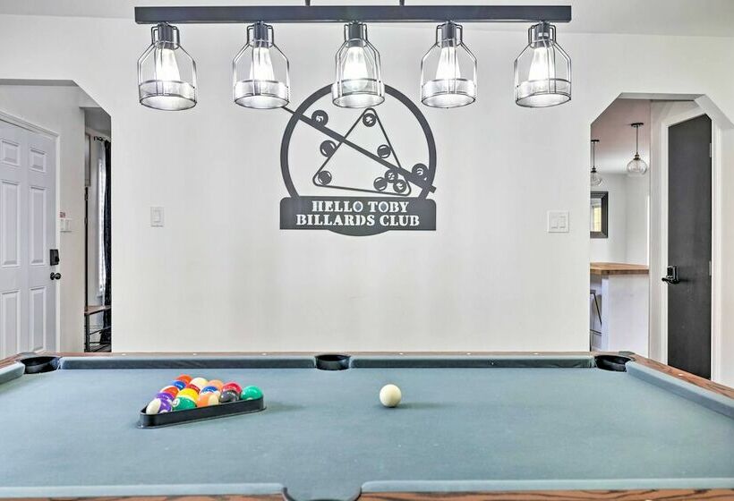 Mid Century Mod Poconos Retreat W/ Pool Table