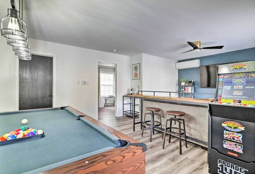 Mid Century Mod Poconos Retreat W/ Pool Table