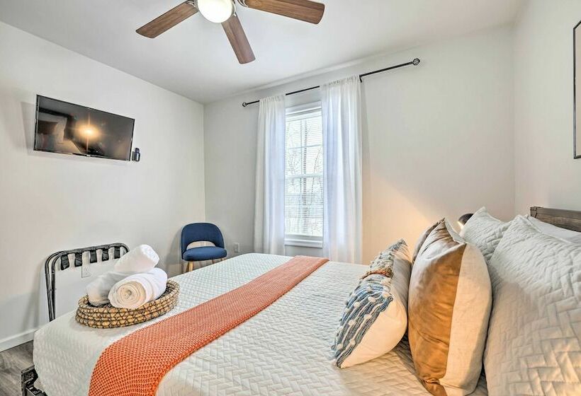 Mid Century Mod Poconos Retreat W/ Pool Table