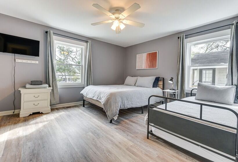 Oak Island Home W/ Pool: Walk To Long Beach!