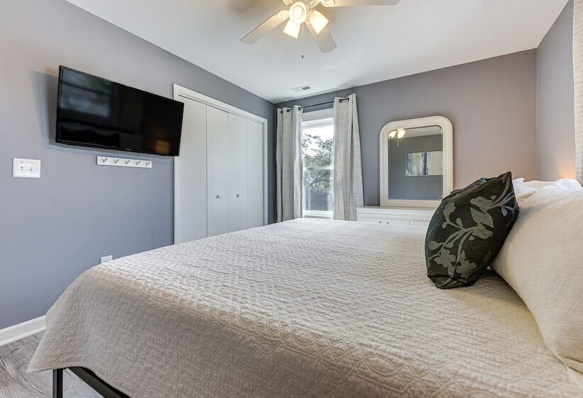 Oak Island Home W/ Pool: Walk To Long Beach!