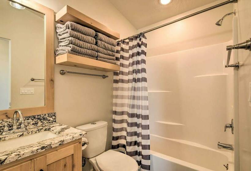 Parowan Retreat W/ Swim Spa & Tesla Charger!