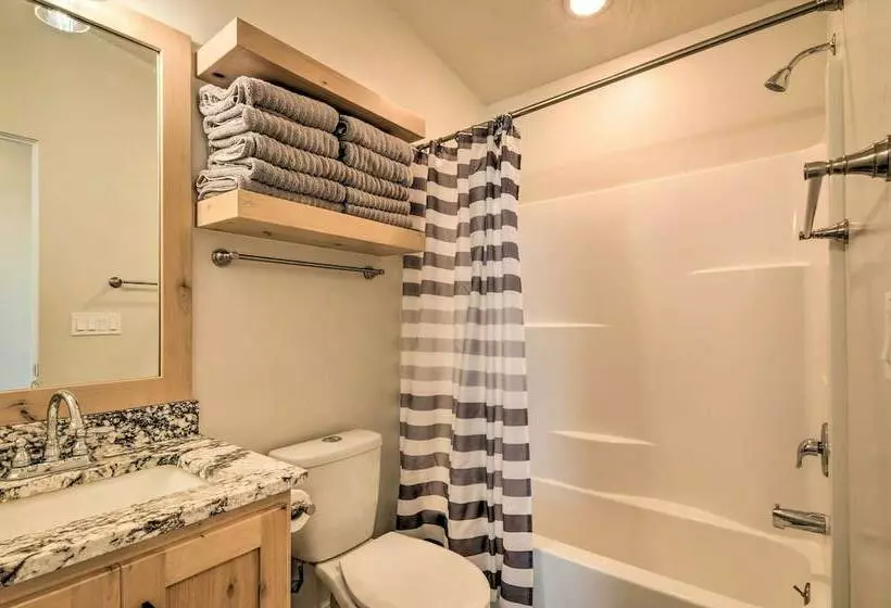 Parowan Retreat W/ Swim Spa & Tesla Charger!