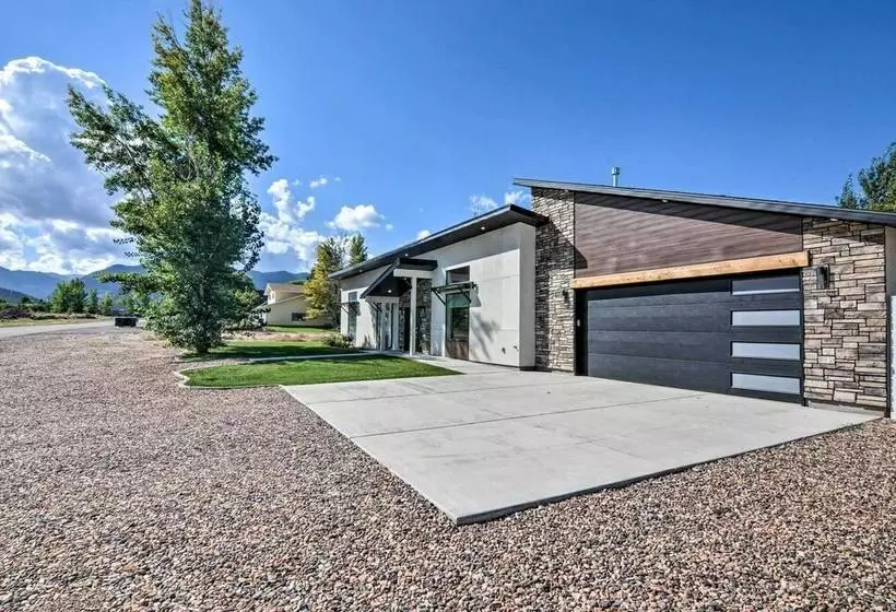 Parowan Retreat W/ Swim Spa & Tesla Charger!
