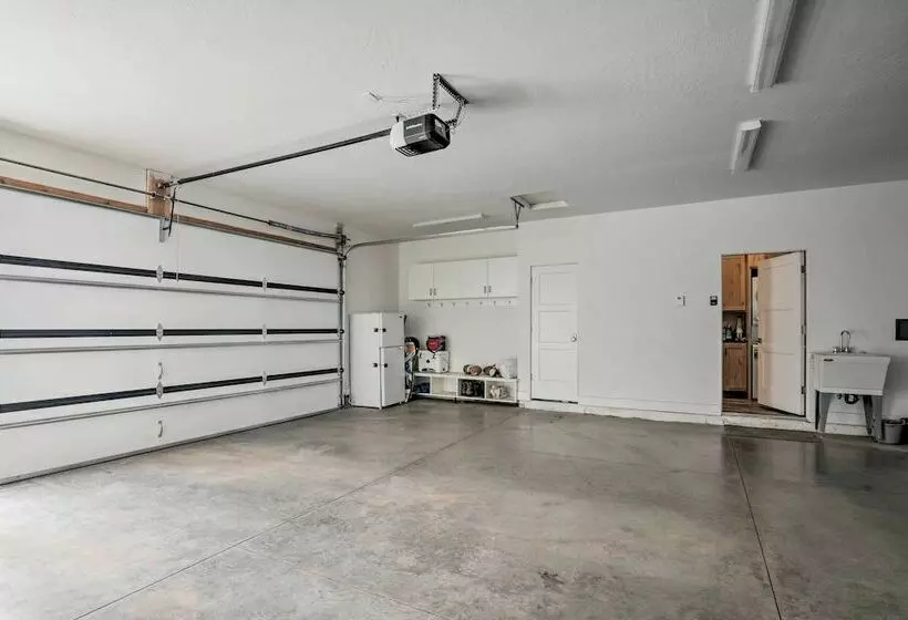 Parowan Retreat W/ Swim Spa & Tesla Charger!