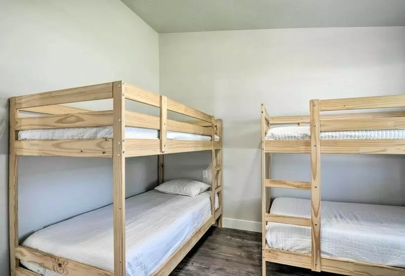 Parowan Retreat W/ Swim Spa & Tesla Charger!