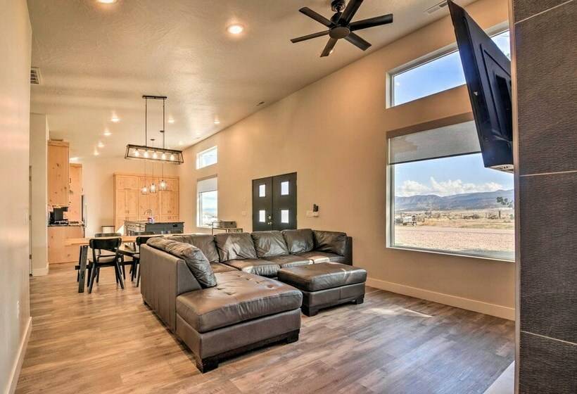 Parowan Retreat W/ Swim Spa & Tesla Charger!