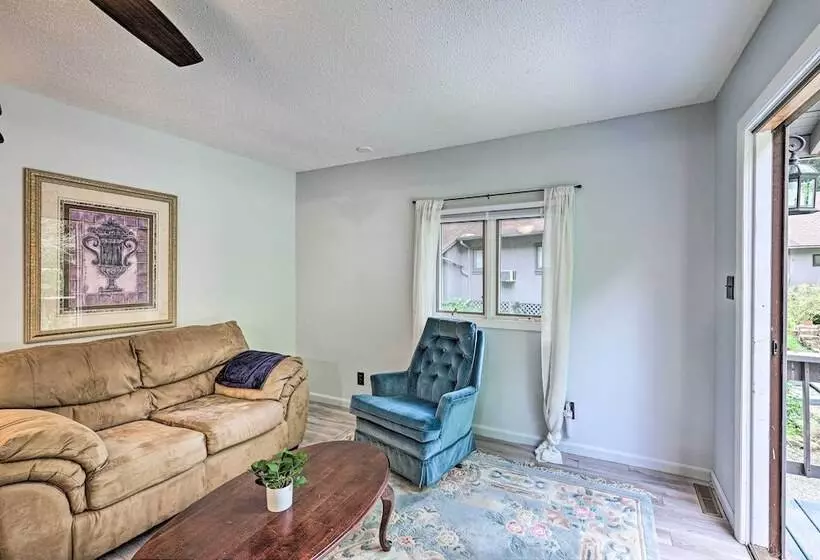 Peaceful Roan Mountain Escape: On Site Creek!