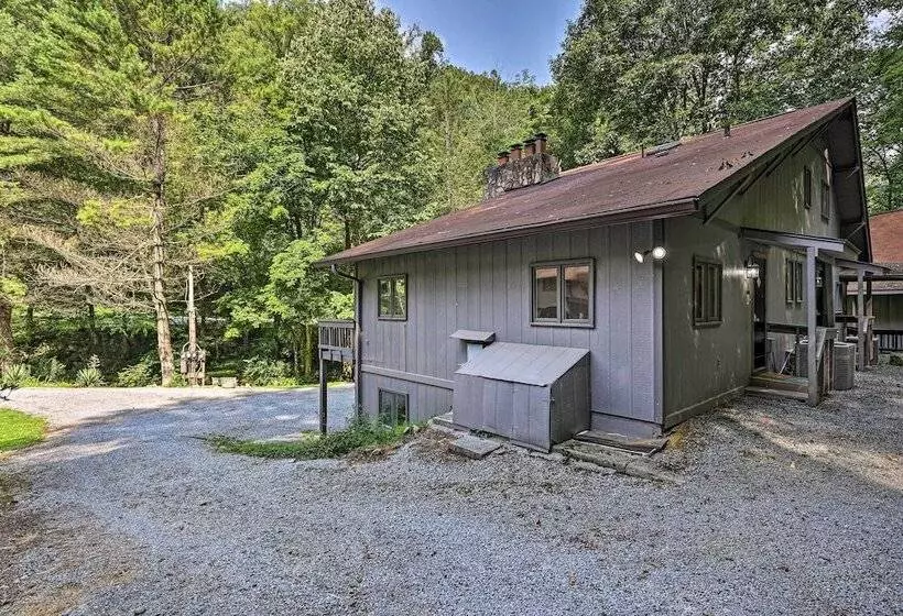Peaceful Roan Mountain Escape: On Site Creek!
