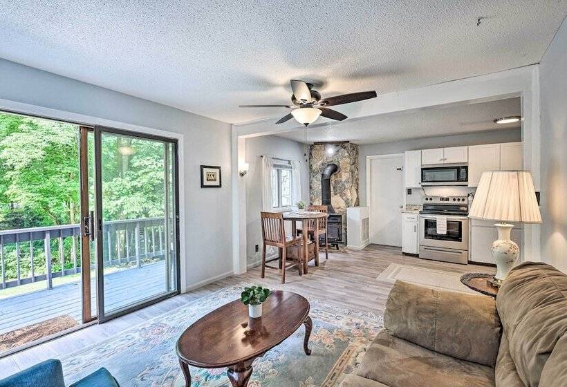 Peaceful Roan Mountain Escape: On Site Creek!