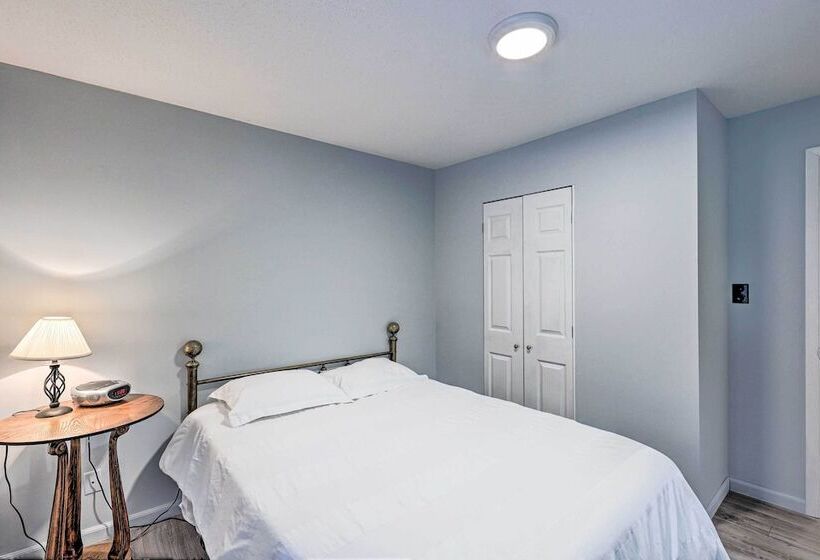 Peaceful Roan Mountain Escape: On Site Creek!