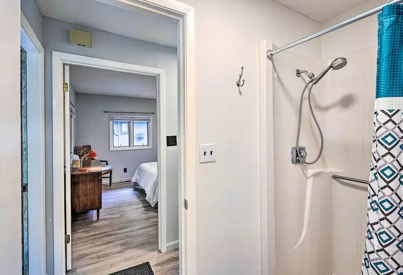 Peaceful Roan Mountain Escape: On Site Creek!