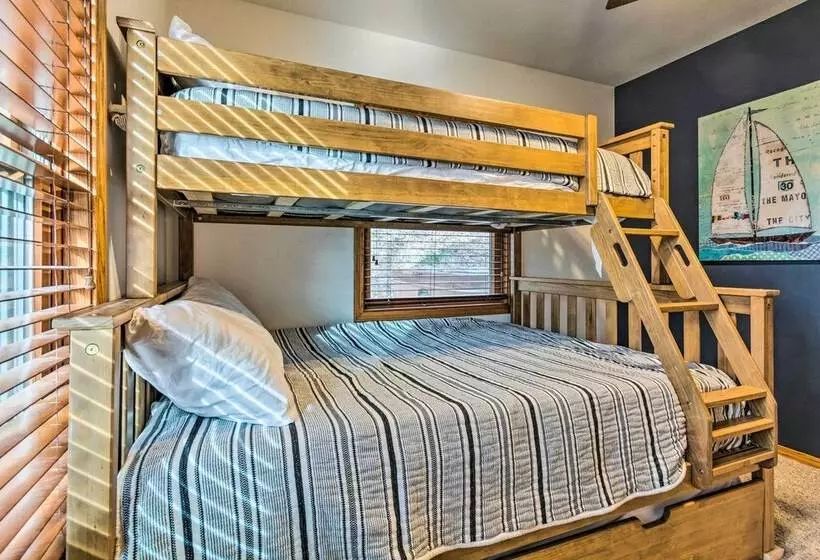 Peaceful Russellville Cabin Close To Lakes!