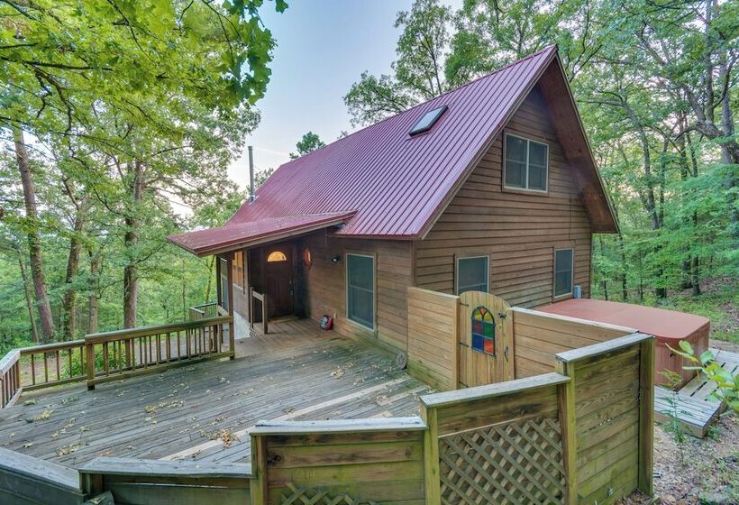Peaceful Russellville Cabin Close To Lakes!