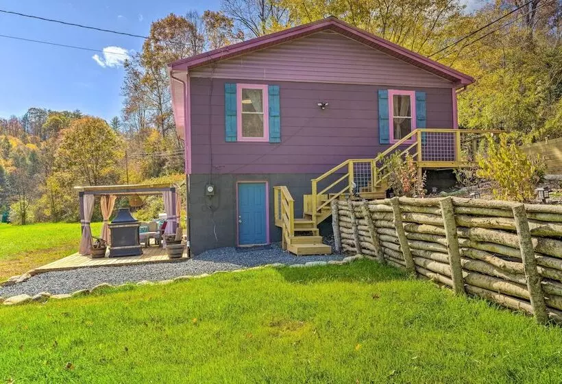 Pet Friendly Bakersville Cottage W/ Views!