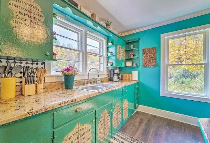 Pet Friendly Bakersville Cottage W/ Views!