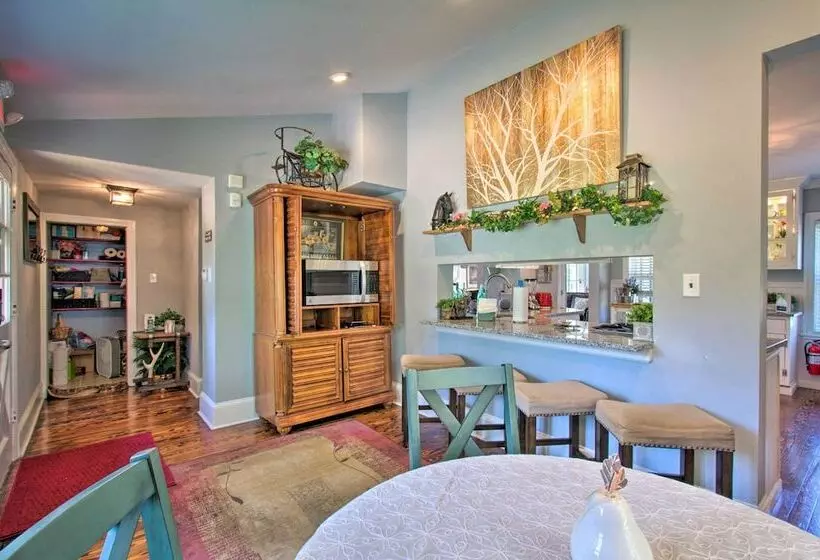 Pet Friendly Williamstown Farmhouse By Main Street