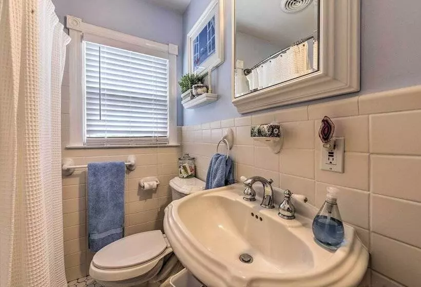 Pet Friendly Williamstown Farmhouse By Main Street