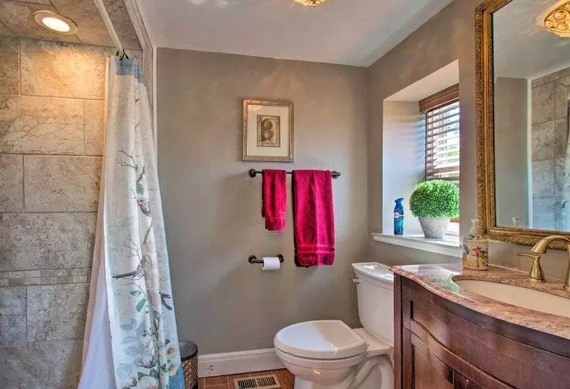 Pet Friendly Williamstown Farmhouse By Main Street