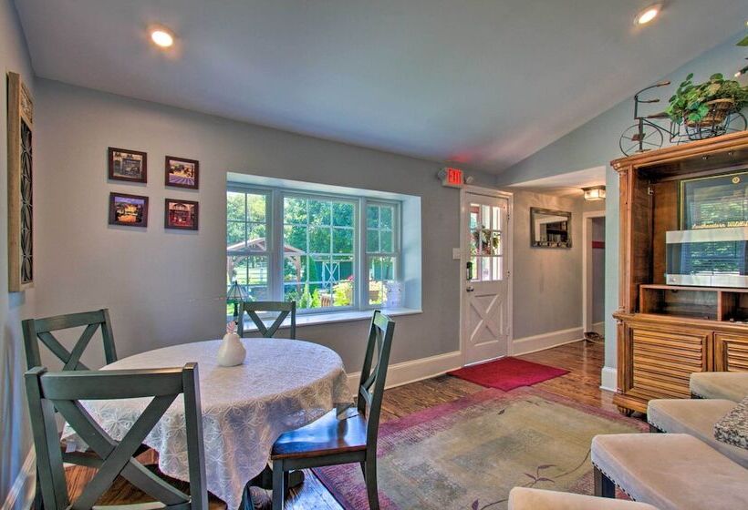 Pet Friendly Williamstown Farmhouse By Main Street
