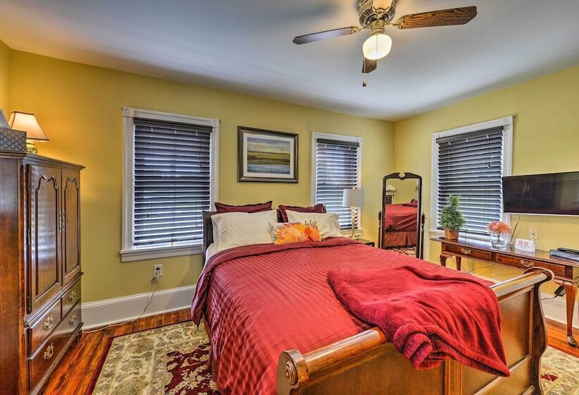 Pet Friendly Williamstown Farmhouse By Main Street