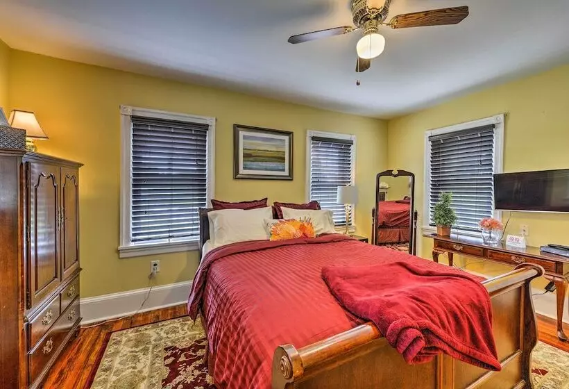 Pet Friendly Williamstown Farmhouse By Main Street