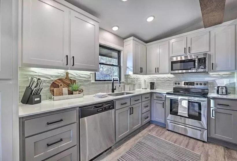 Renovated Bella Vista Retreat < 2 Mi To Golf!