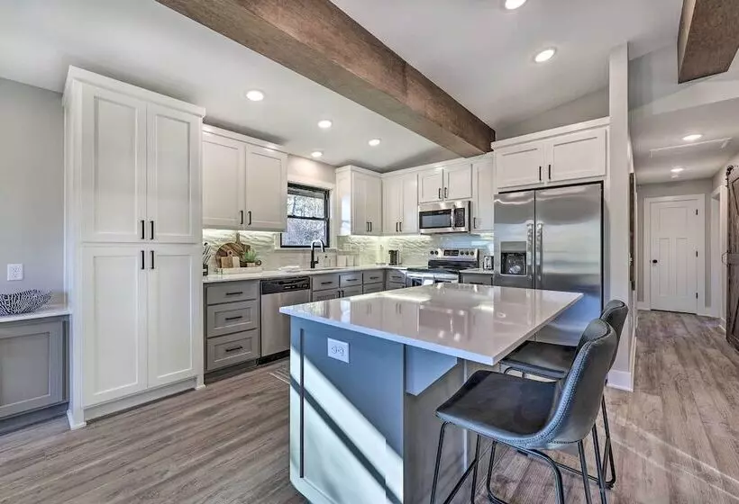 Renovated Bella Vista Retreat < 2 Mi To Golf!