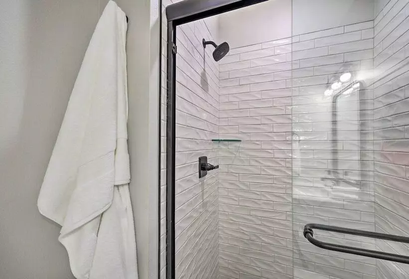 Renovated Bella Vista Retreat < 2 Mi To Golf!