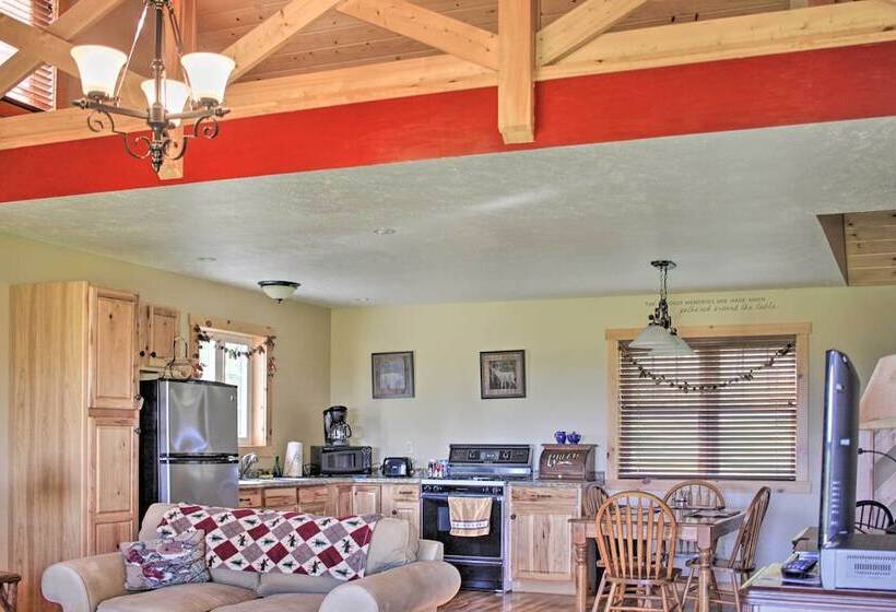 Rural Farmhouse Cabin On 150 Private Wooded Acres!