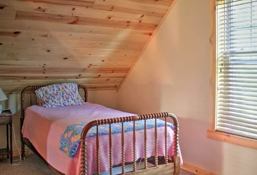 Rural Farmhouse Cabin On 150 Private Wooded Acres!