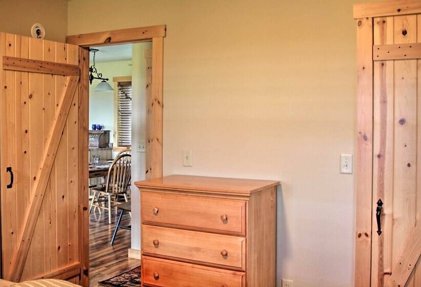 Rural Farmhouse Cabin On 150 Private Wooded Acres!