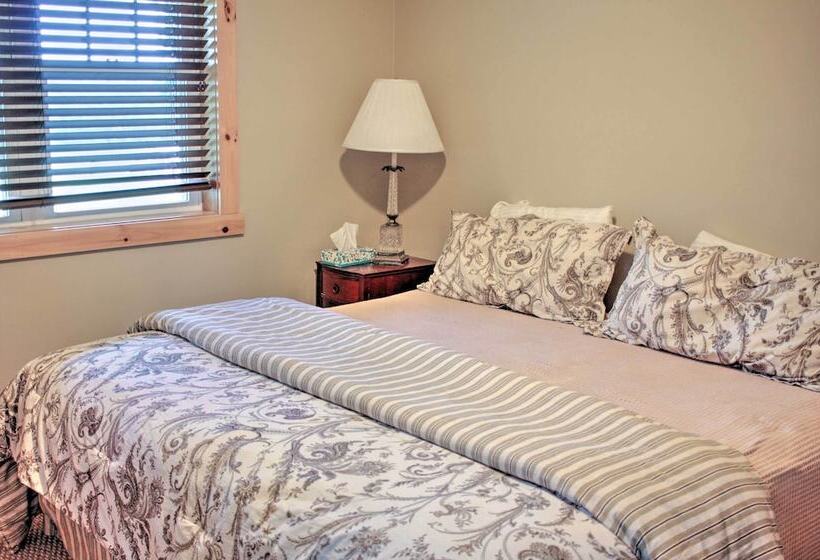 Rural Farmhouse Cabin On 150 Private Wooded Acres!