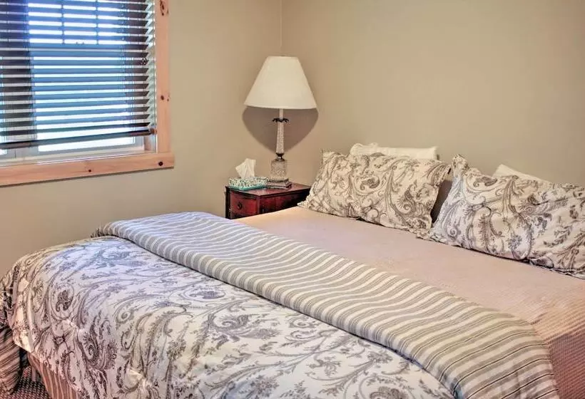 Rural Farmhouse Cabin On 150 Private Wooded Acres!