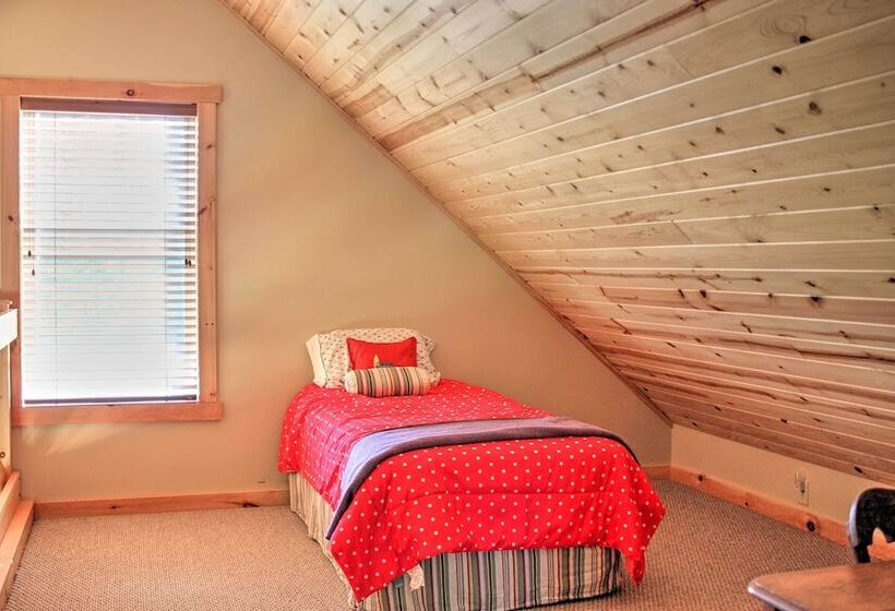 Rural Farmhouse Cabin On 150 Private Wooded Acres!