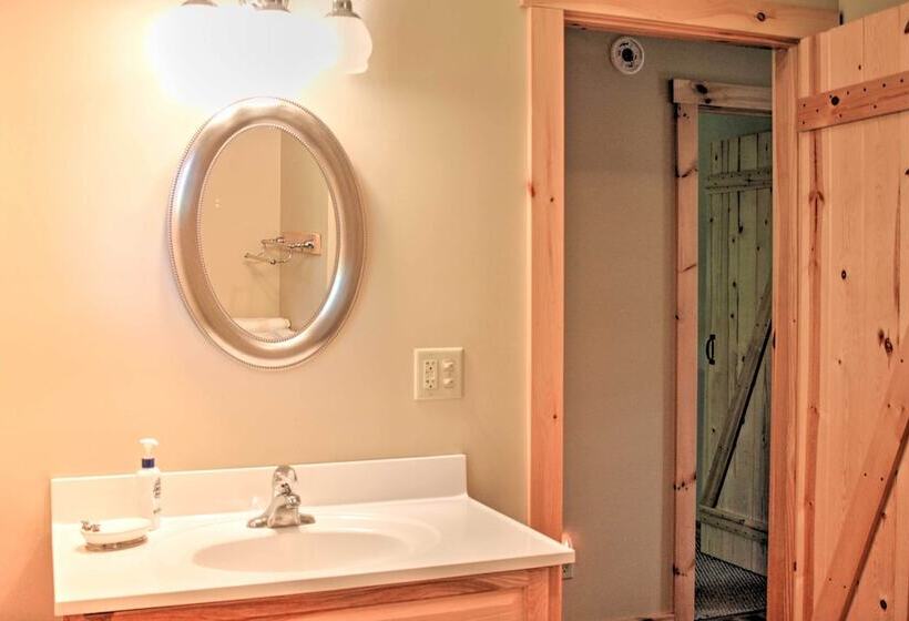 Rural Farmhouse Cabin On 150 Private Wooded Acres!