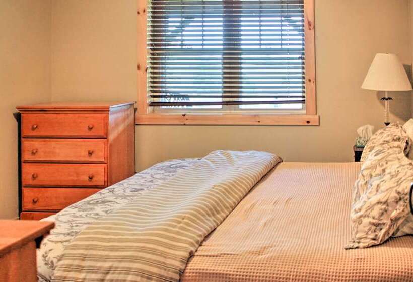 Rural Farmhouse Cabin On 150 Private Wooded Acres!