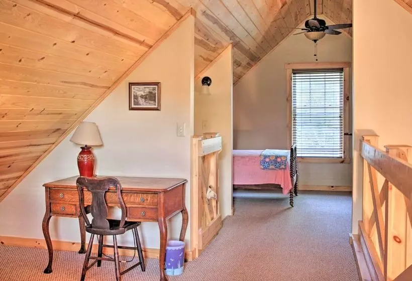 Rural Farmhouse Cabin On 150 Private Wooded Acres!