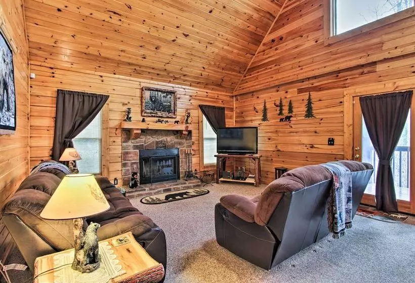 Rustic Sevierville Cabin W/ Covered Porch!