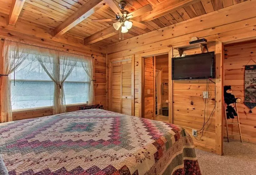 Rustic Sevierville Cabin W/ Covered Porch!