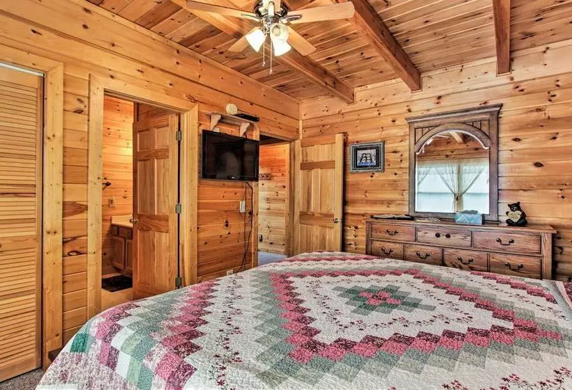 Rustic Sevierville Cabin W/ Covered Porch!