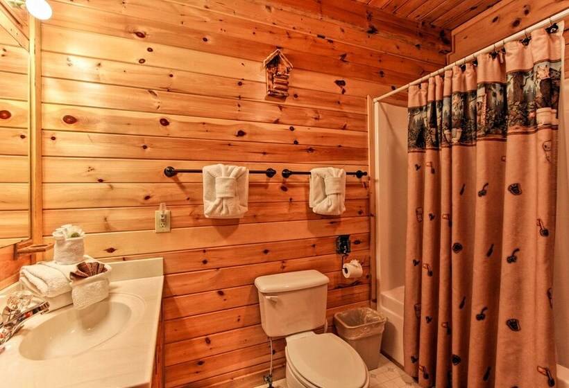 Rustic Sevierville Cabin W/ Covered Porch!