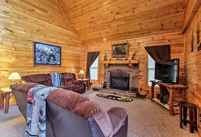 Rustic Sevierville Cabin W/ Covered Porch!