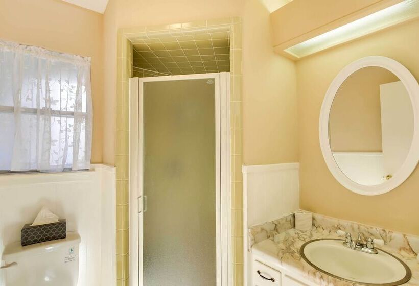 San Antonio Home: Near Nature, Parks & Trails