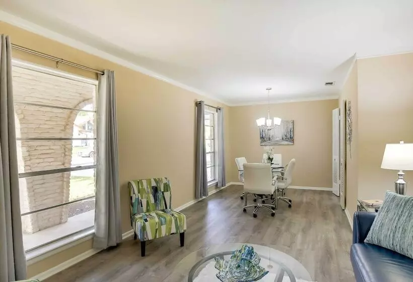 San Antonio Home: Near Nature, Parks & Trails