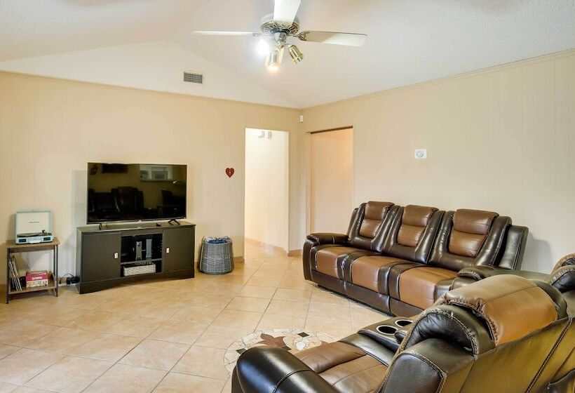 San Antonio Home: Near Nature, Parks & Trails